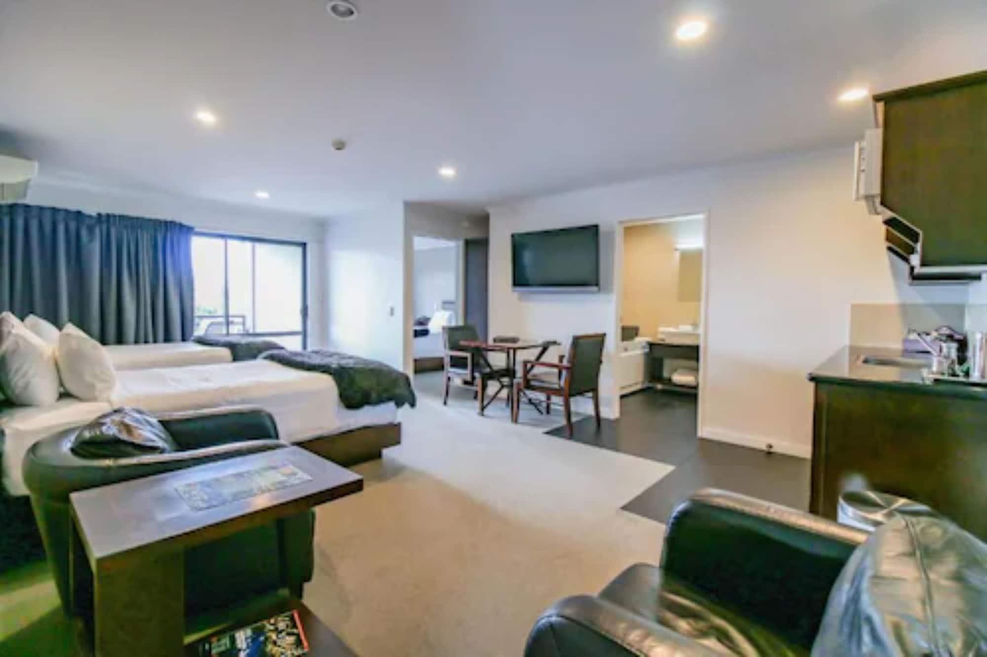 Aotea Motor Lodge Whanganui Exterior photo A typical studio apartment