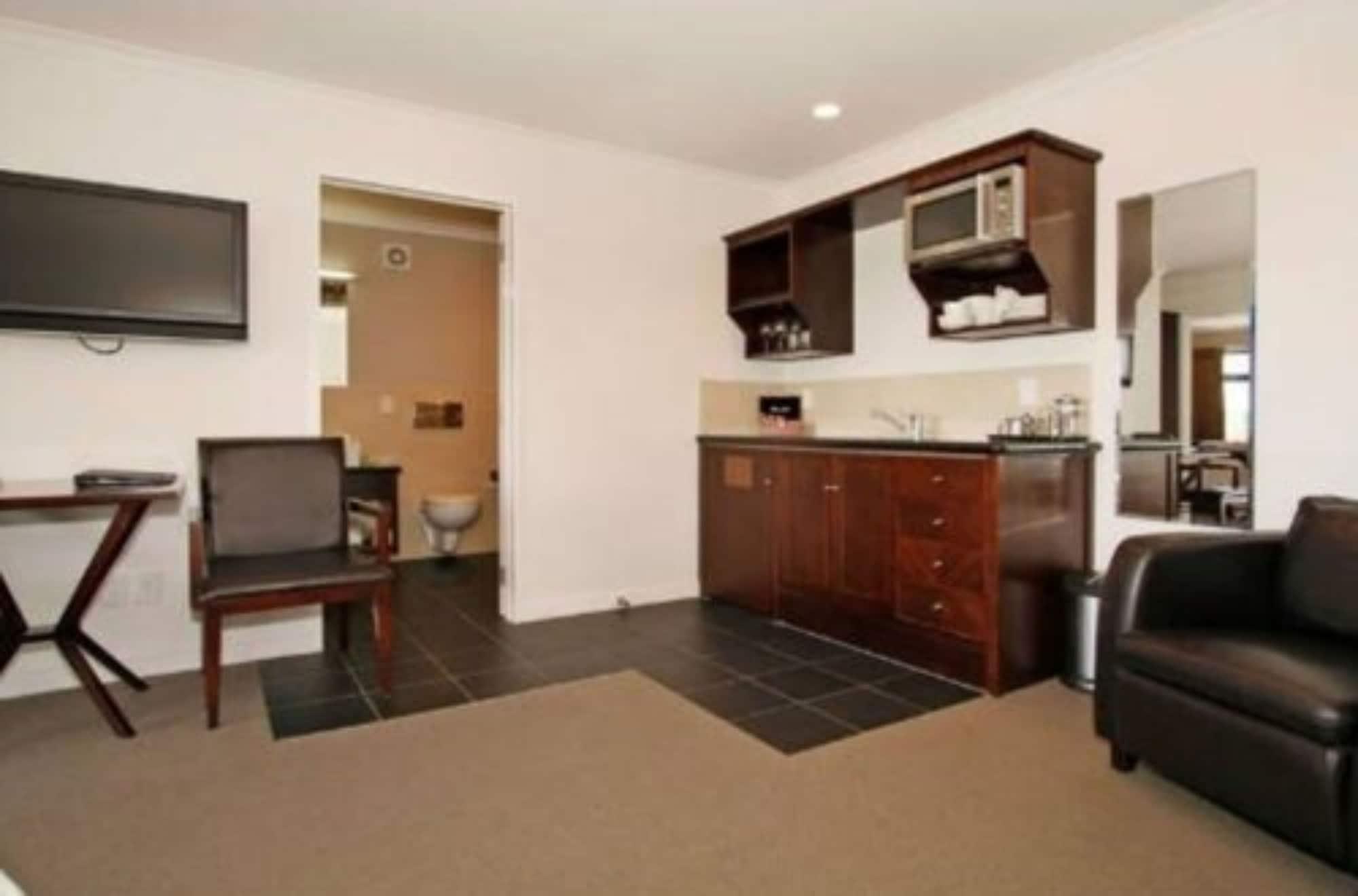 Aotea Motor Lodge Whanganui Exterior photo A typical studio apartment