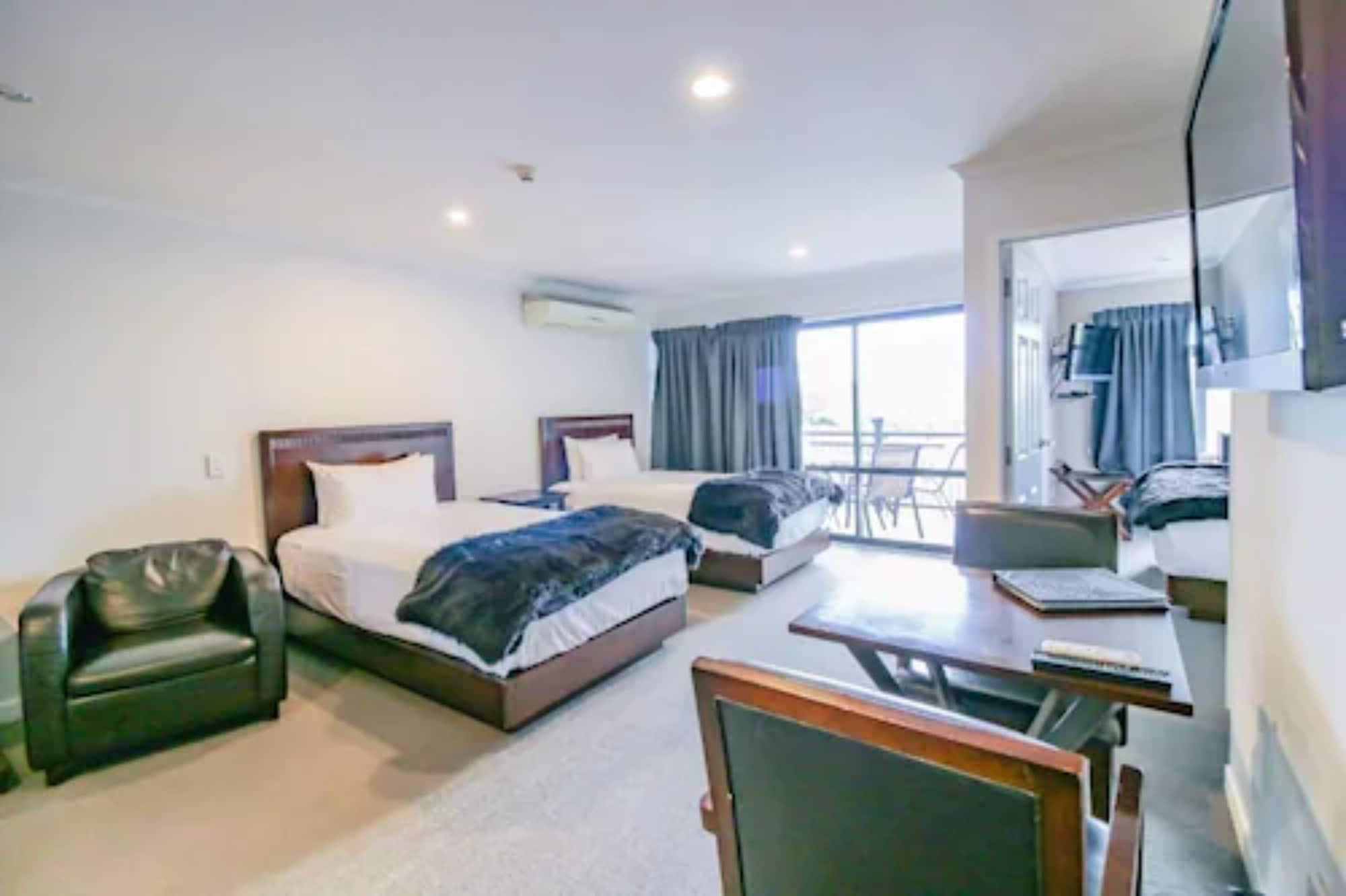 Aotea Motor Lodge Whanganui Exterior photo Studio apartment