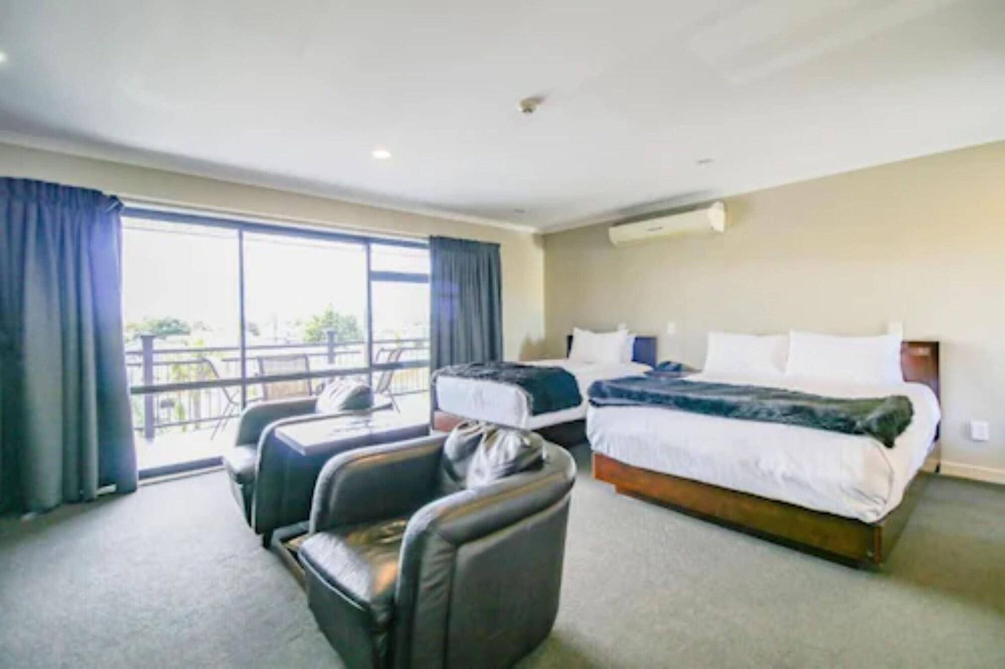 Aotea Motor Lodge Whanganui Exterior photo A typical hotel room