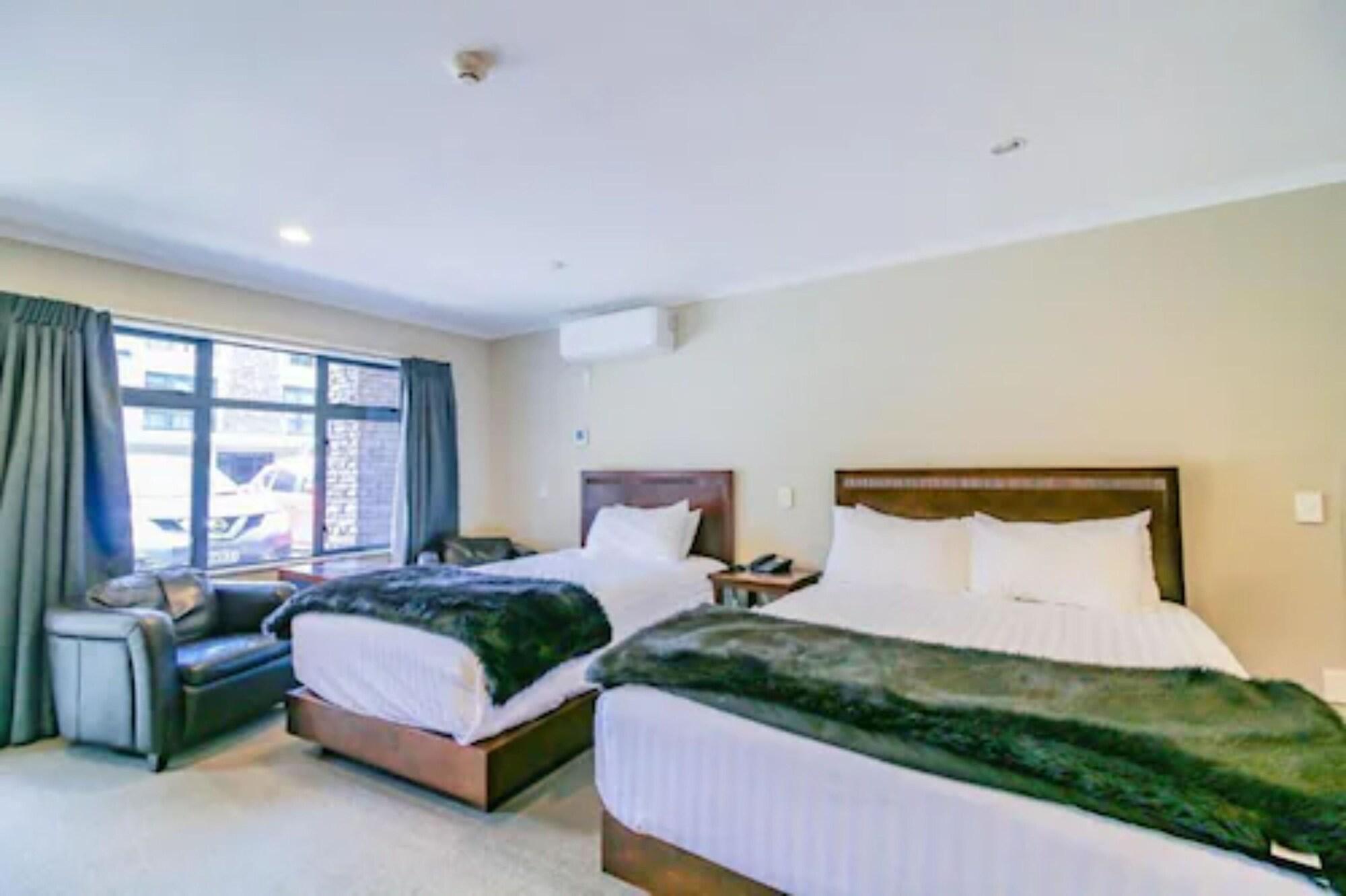 Aotea Motor Lodge Whanganui Exterior photo A room at the hotel
