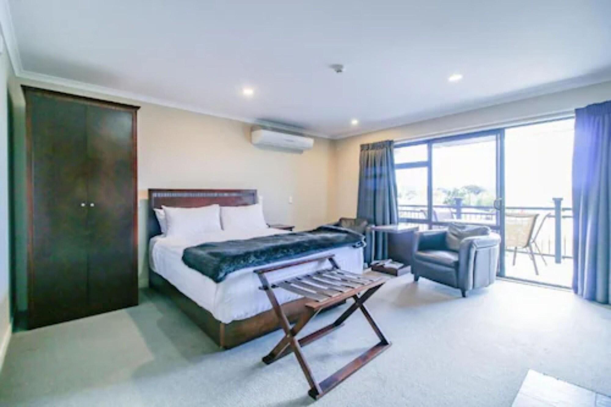 Aotea Motor Lodge Whanganui Exterior photo A room at the hotel
