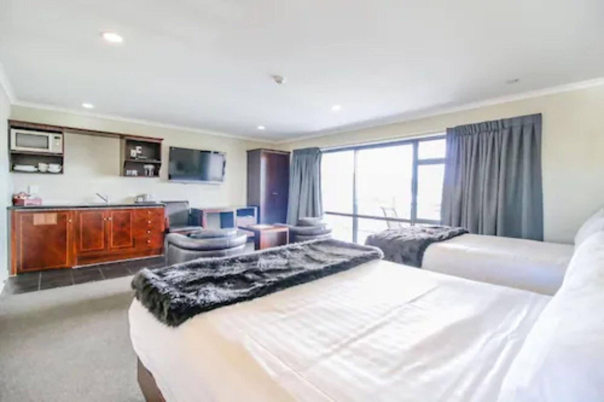 Aotea Motor Lodge Whanganui Exterior photo A typical studio apartment