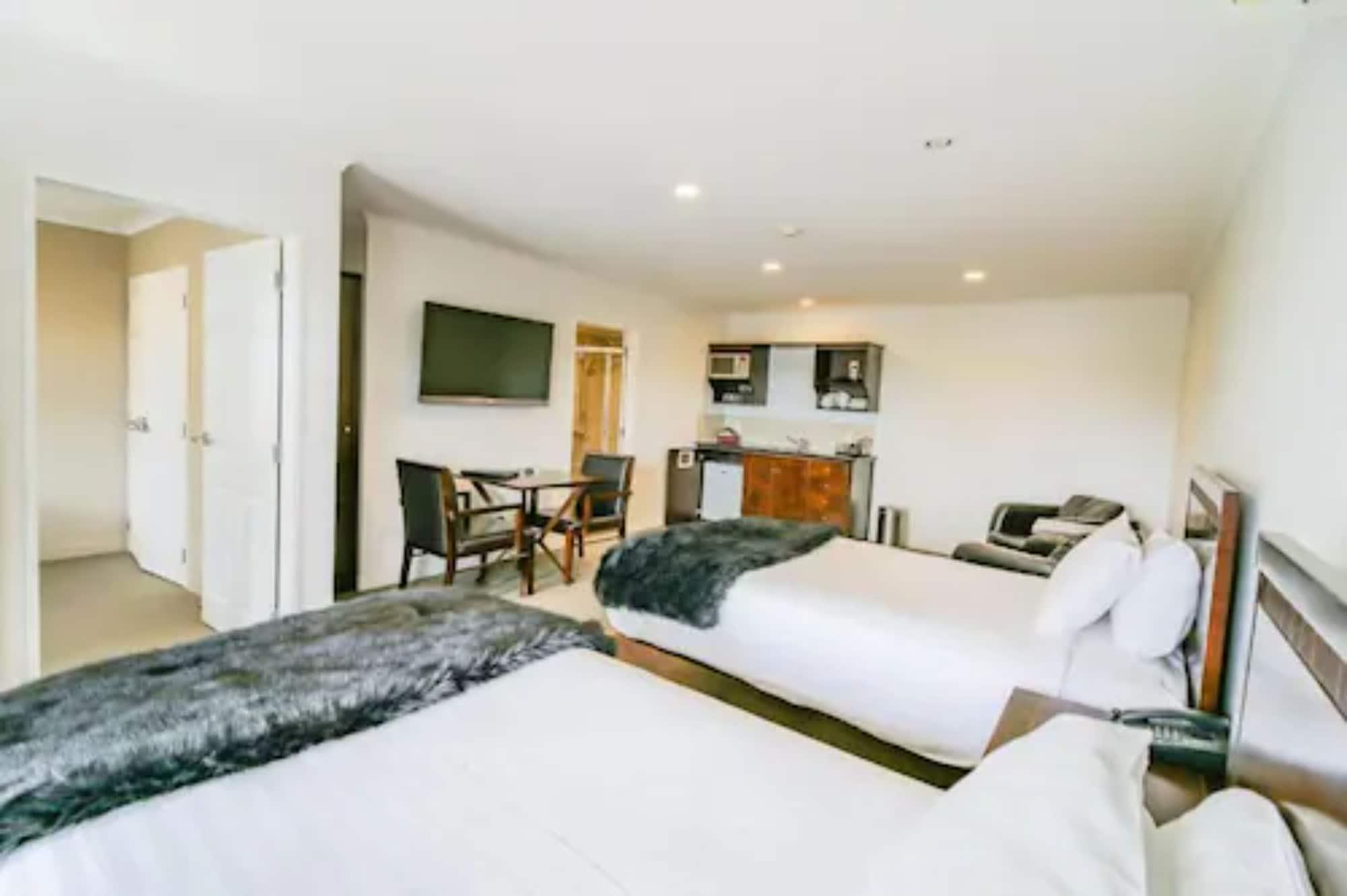 Aotea Motor Lodge Whanganui Exterior photo A typical studio apartment