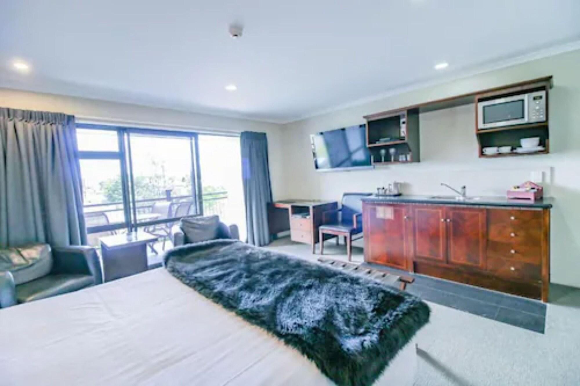 Aotea Motor Lodge Whanganui Exterior photo A studio apartment in New Zealand