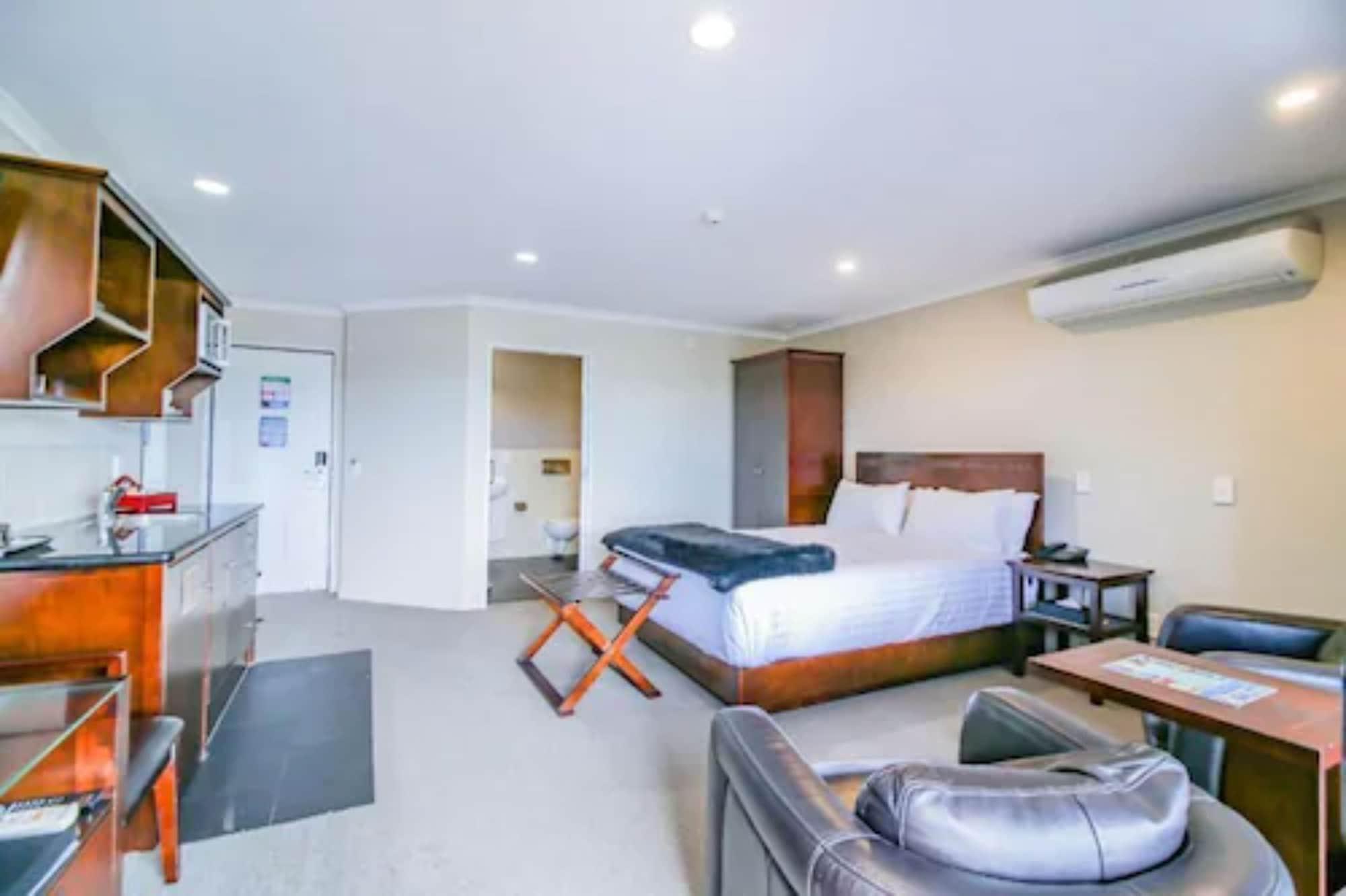 Aotea Motor Lodge Whanganui Exterior photo A typical studio apartment