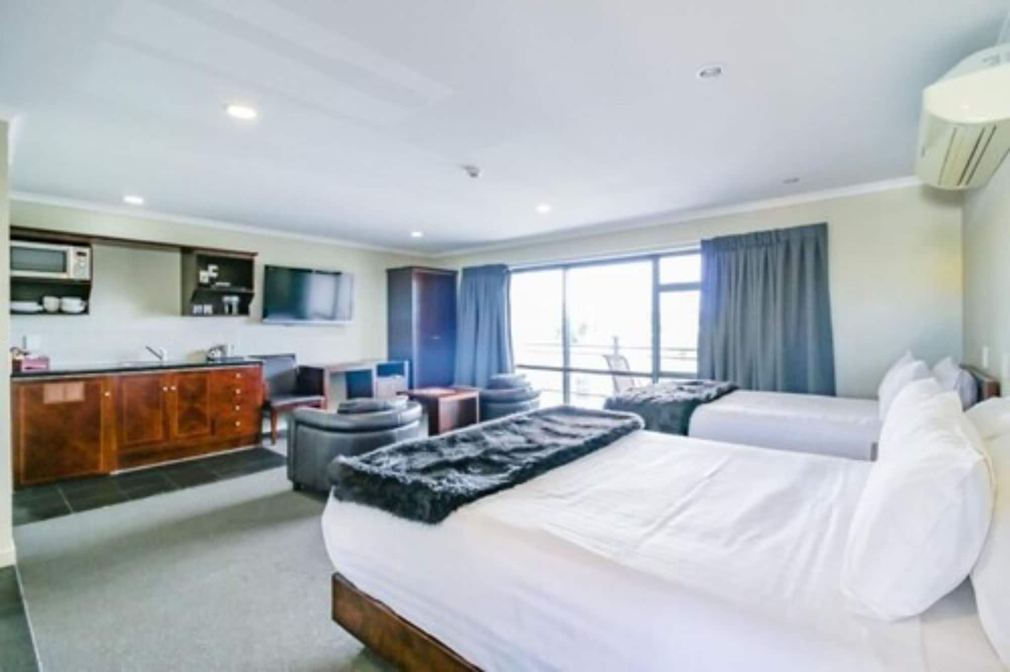 Aotea Motor Lodge Whanganui Exterior photo A typical hotel room