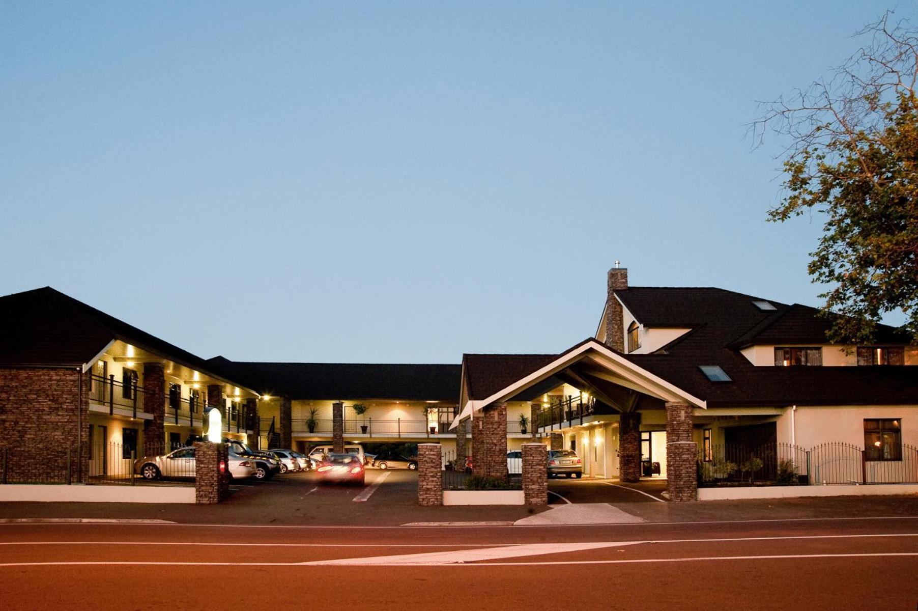 Aotea Motor Lodge Whanganui Exterior photo The River Lee Hotel