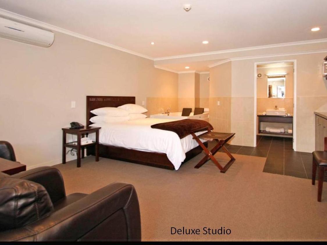 Aotea Motor Lodge Whanganui Exterior photo Deluxe Studio