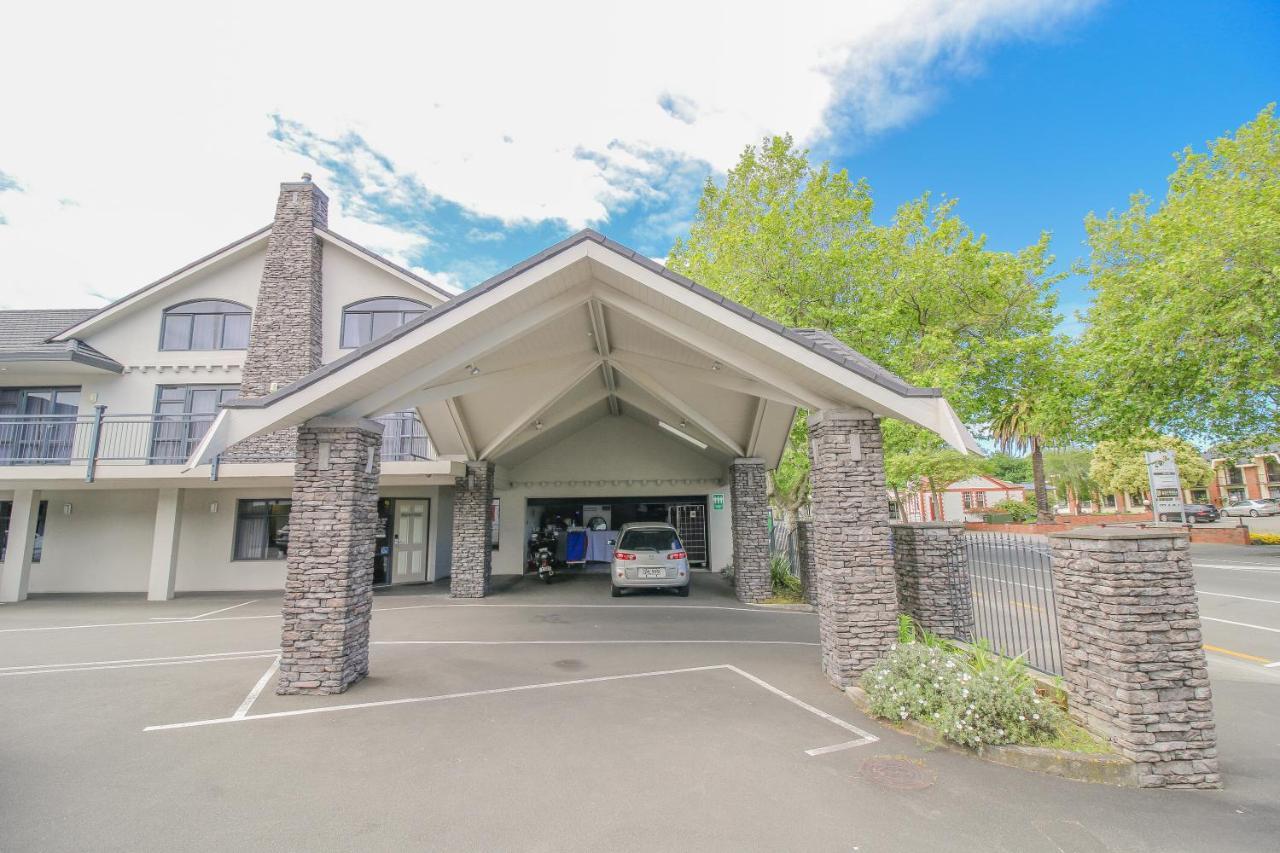 Aotea Motor Lodge Whanganui Exterior photo Entrance to the hotel