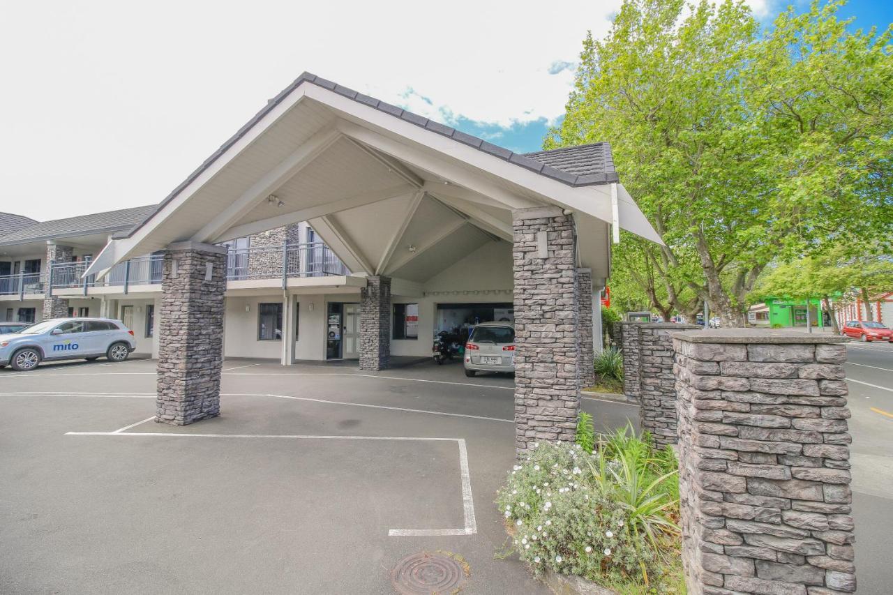 Aotea Motor Lodge Whanganui Exterior photo Entrance to the hotel