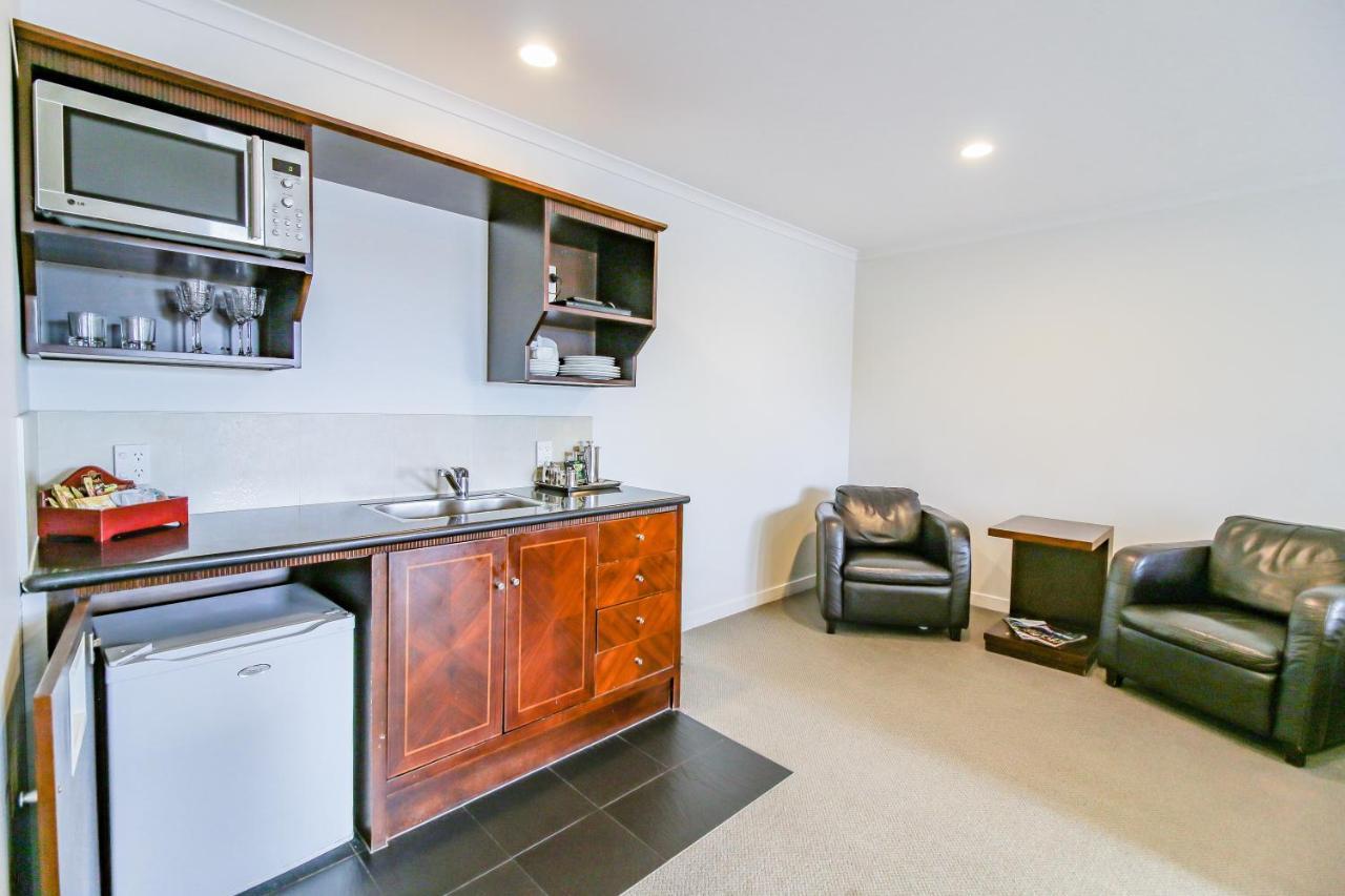 Aotea Motor Lodge Whanganui Exterior photo A typical one-bedroom apartment at the hotel