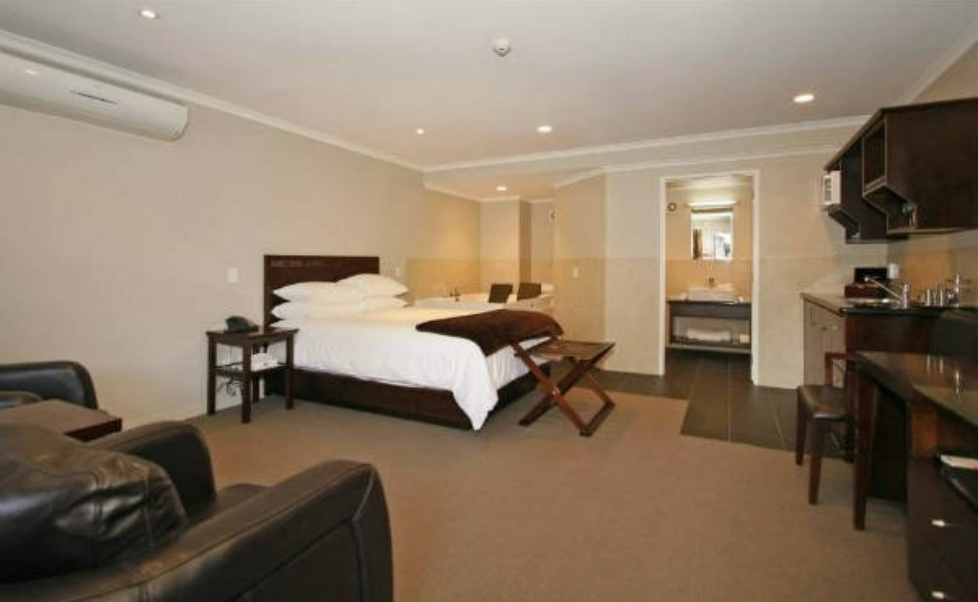 Aotea Motor Lodge Whanganui Exterior photo A studio apartment